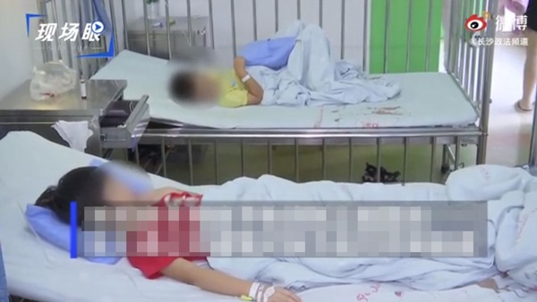 Hai chị em đều bị đau khi đi vệ sinh, BS bất ngờ phát hiện thứ này trong nước tiểu - 2