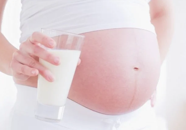 Bà bầu uống sữa tươi không đường có được không và nên uống bao nhiêu thì tốt? - 2