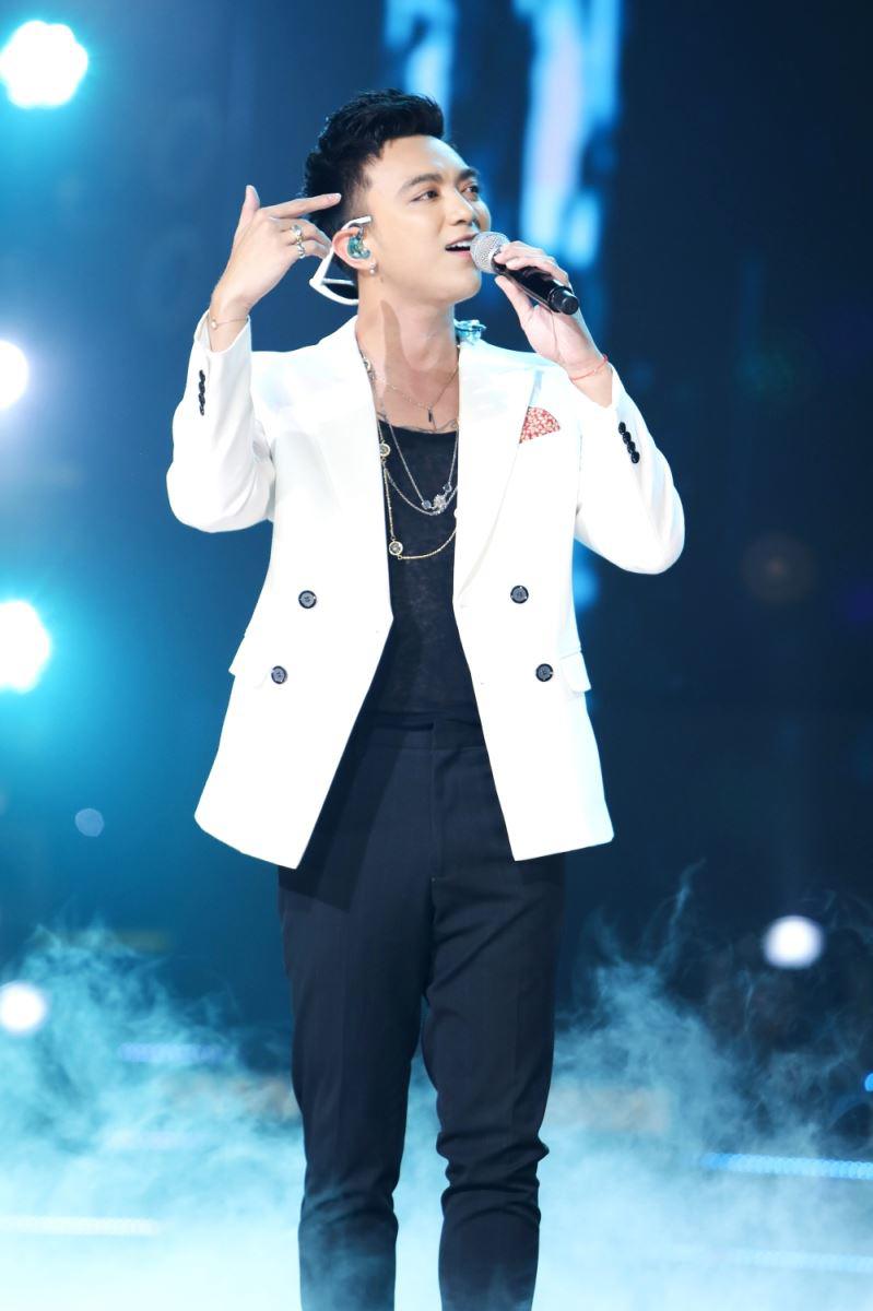 Trấn Thành tiếp tục bị chê thiếu thân thiện không như trên truyền hình, cố tình phớt lờ fan - 6