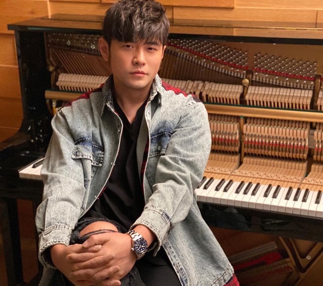 Ngôi sao 24/7: Giàu như Châu Kiệt Luân: Bị hỏi đánh đàn làm ồn hàng xóm, anh đáp quá amp;#34;chấtamp;#34; - 1