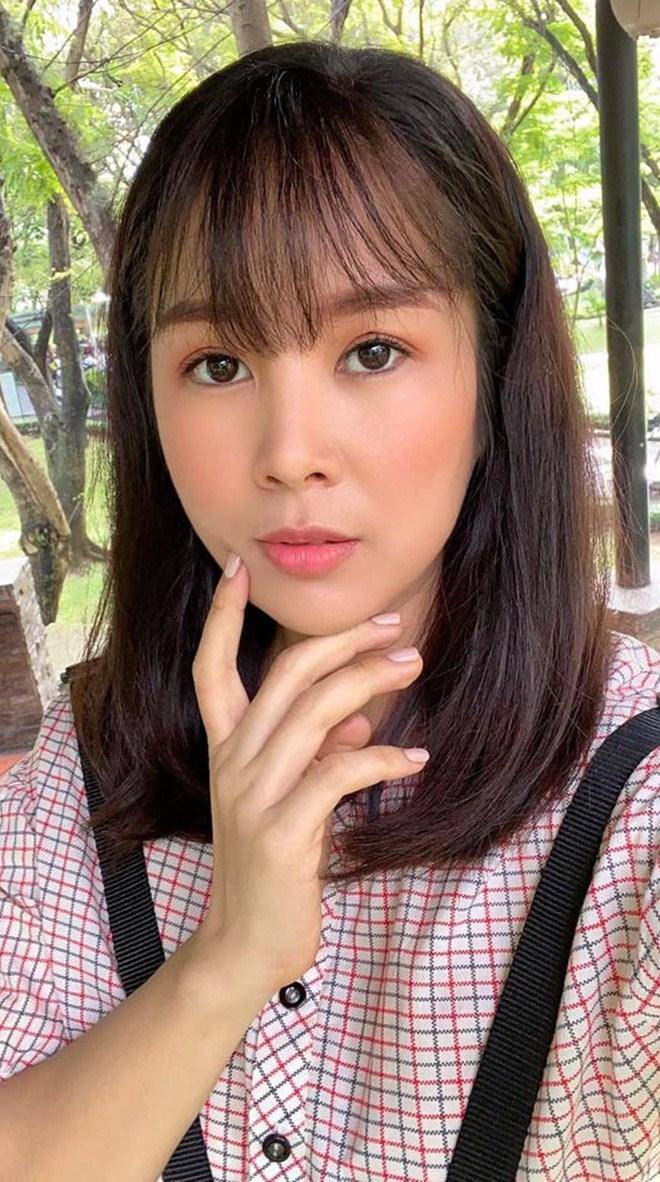 Sao Việt 24h: BTV Ngọc Trinh trở lại xinh tươi sau ồn ào khởi tố, Hà Hồ bình luận ngay - 13