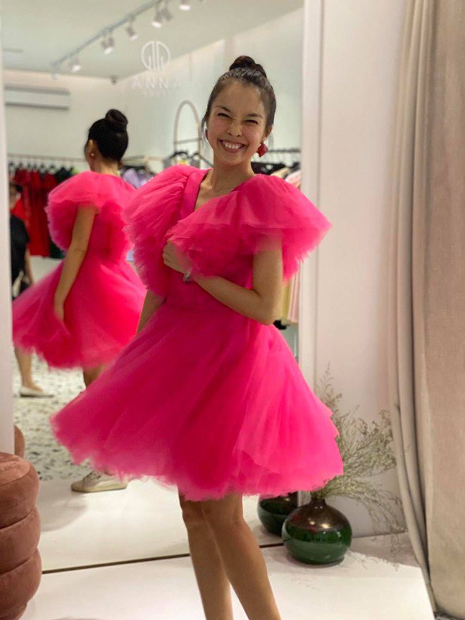 Sao Việt 24h: BTV Ngọc Trinh trở lại xinh tươi sau ồn ào khởi tố, Hà Hồ bình luận ngay - 12