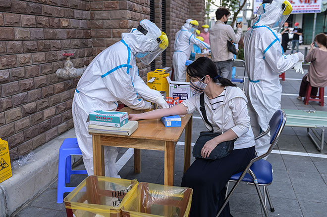 Những “thánh gióng” ngành y bảo vệ bình yên thời “Cô vy” - 1