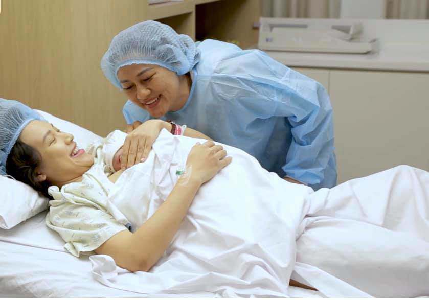 Xúc động cảnh Hoàng Oanh một mình đau đẻ, giây phút con trai amp;#34;da kề daamp;#34; với bố Tây - 3