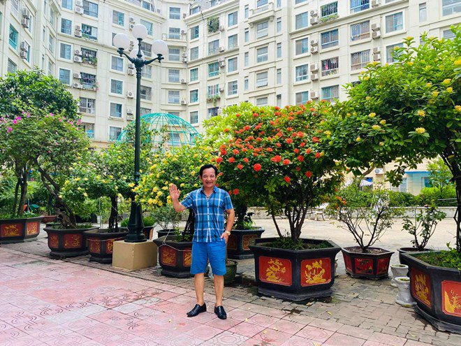 Sao Việt 24h: Vườn cây cảnh tuyệt đẹp trước cửa căn nhà 7 tỷ của nghệ sĩ Quang Tèo - 1