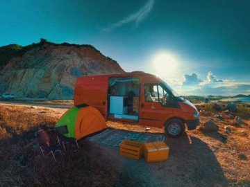 Mất việc vì Covid-19, vợ chồng trẻ chi 250 triệu làm nhà di động để phượt khắp VN