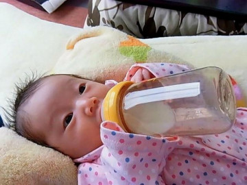 Rửa bình sữa theo cách này chẳng khác nào cho trẻ uống “sữa độc”, các mẹ cần lưu ý