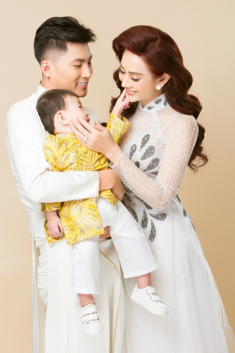 Con trai 2 tuổi ngọng nghịu nói nhớ mẹ, Lâm Khánh Chi nghẹn ngào muốn khóc - 7