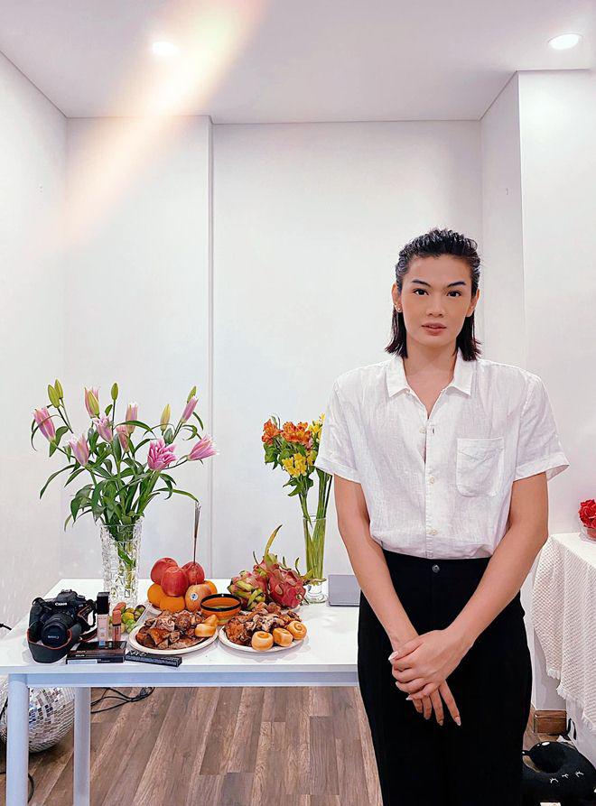 Sao Việt 24h: Dàn sao rầm rập đi cúng Tổ nghề, có người bị chê vì mặc đầm sát nách - 11
