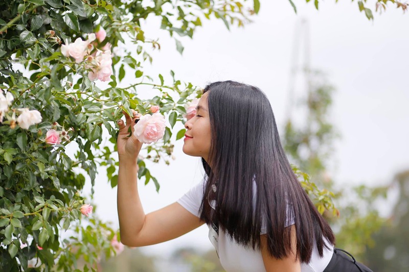 Cô từng bày tỏ: "Thanh xuân đẹp đẽ của tôi cũng là VTV". Nữ nghệ sĩ gắn bó với VTV đến gần 20 năm, từ năm 1997-2015.
