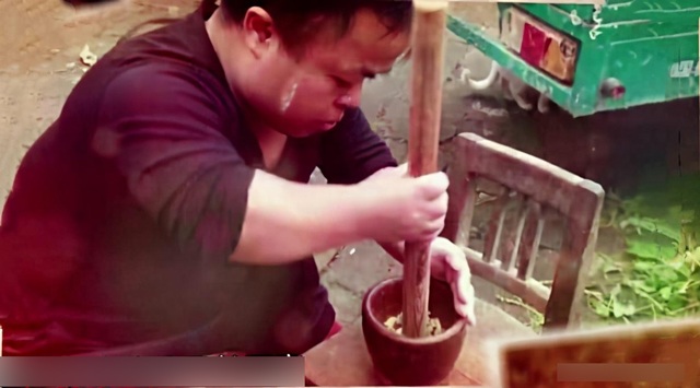 Chú rể cao 1m25 quyết cưới mẹ đơn thân, biết danh tính cô dâu lại càng sốc hơn - 4