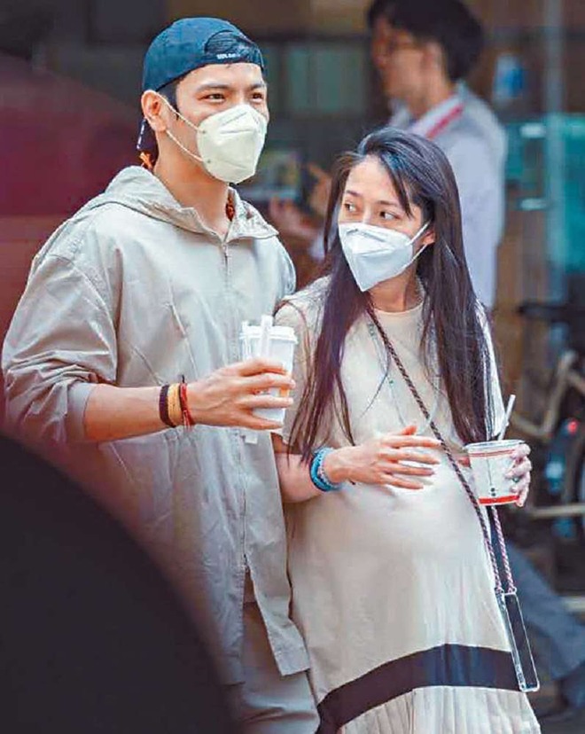 Vợ thiếu gia Cbiz bụng bầu vượt mặt nhưng có tên trong giấy kết hôn hay không vẫn phải... chờ - 1