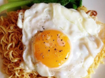 5 cách làm mì xào trứng thơm ngon đơn giản tại nhà cực nhanh