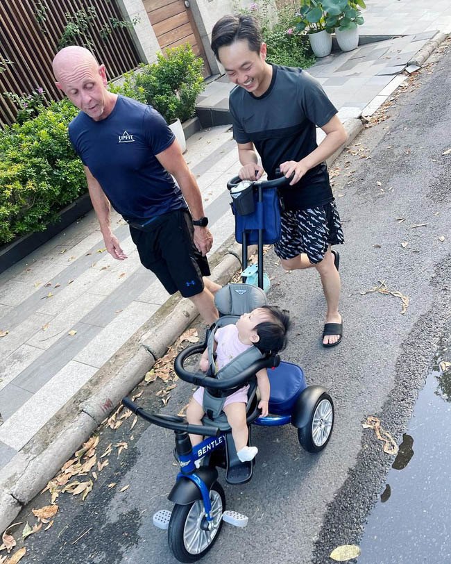 Một trong những chiếc xe đẩy từ hãng nổi tiếng của Mỹ được Cường Đô La mạnh tay mua cho con gái.