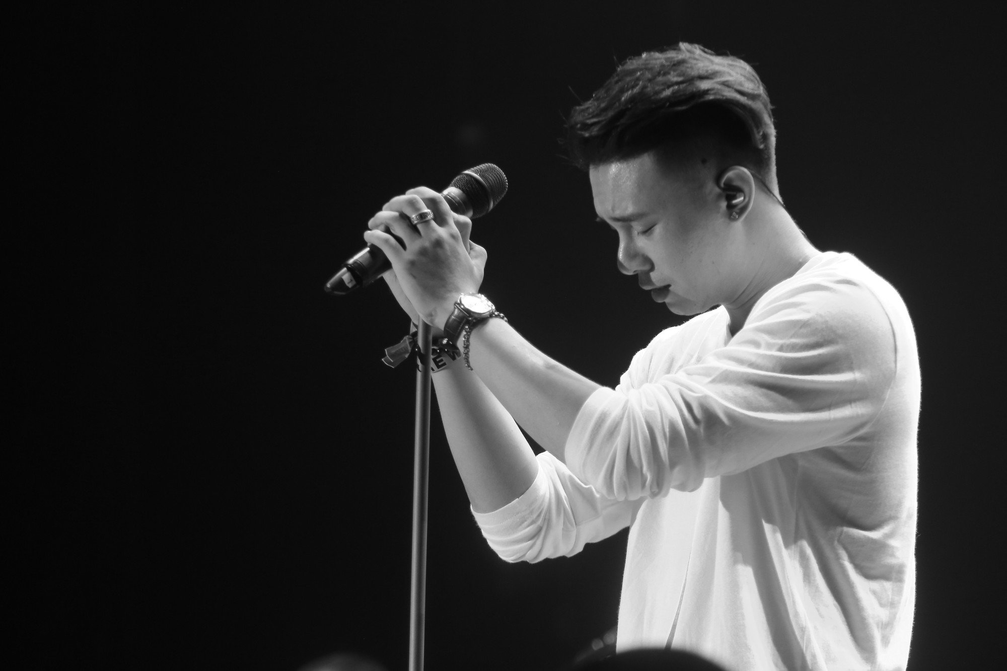 Đông Hùng từng gánh món nợ hàng chục tỷ cho mẹ vì khoản vay nặng lãi không thể trả hết.