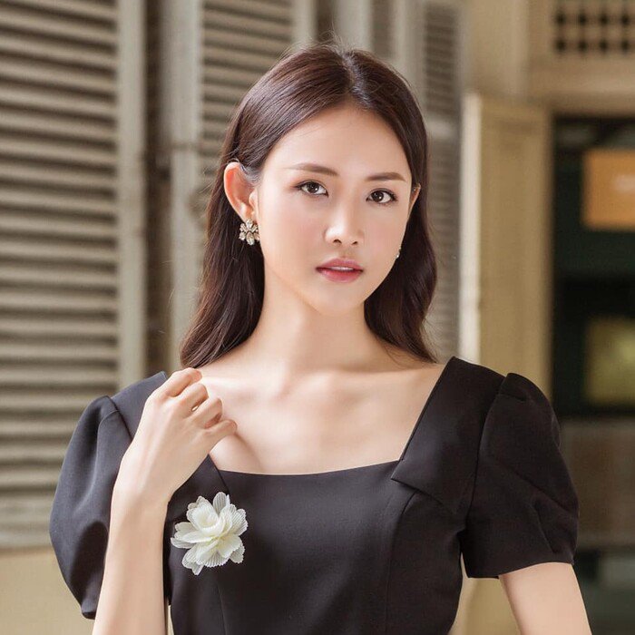 Chia sẻ này của người đẹp hiện đang nhận được sự quan tâm lớn trên mạng xã hội. Nhiều nghệ sĩ nổi tiếng như Đàm Vĩnh Hưng, Hari Won, Lê Phương, Lê Hà, Linh Chi… cũng đồng cảm với hoàn cảnh và áp lực mà cô chịu đựng suốt thời gian qua.