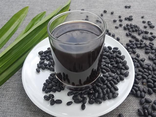 Tác dụng của nước đậu đen? Những ai không nên uống nước đậu đen?