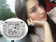 Thời trang - Huyền My chụp ảnh tự sướng, chiếc nhẫn có viên kim cương to bằng con mắt gây chú ý