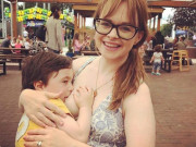 Làm mẹ - Vén áo cho con 4 tuổi bú giữa quán cafe, nữ diễn viên khiến nhiều người thắc mắc