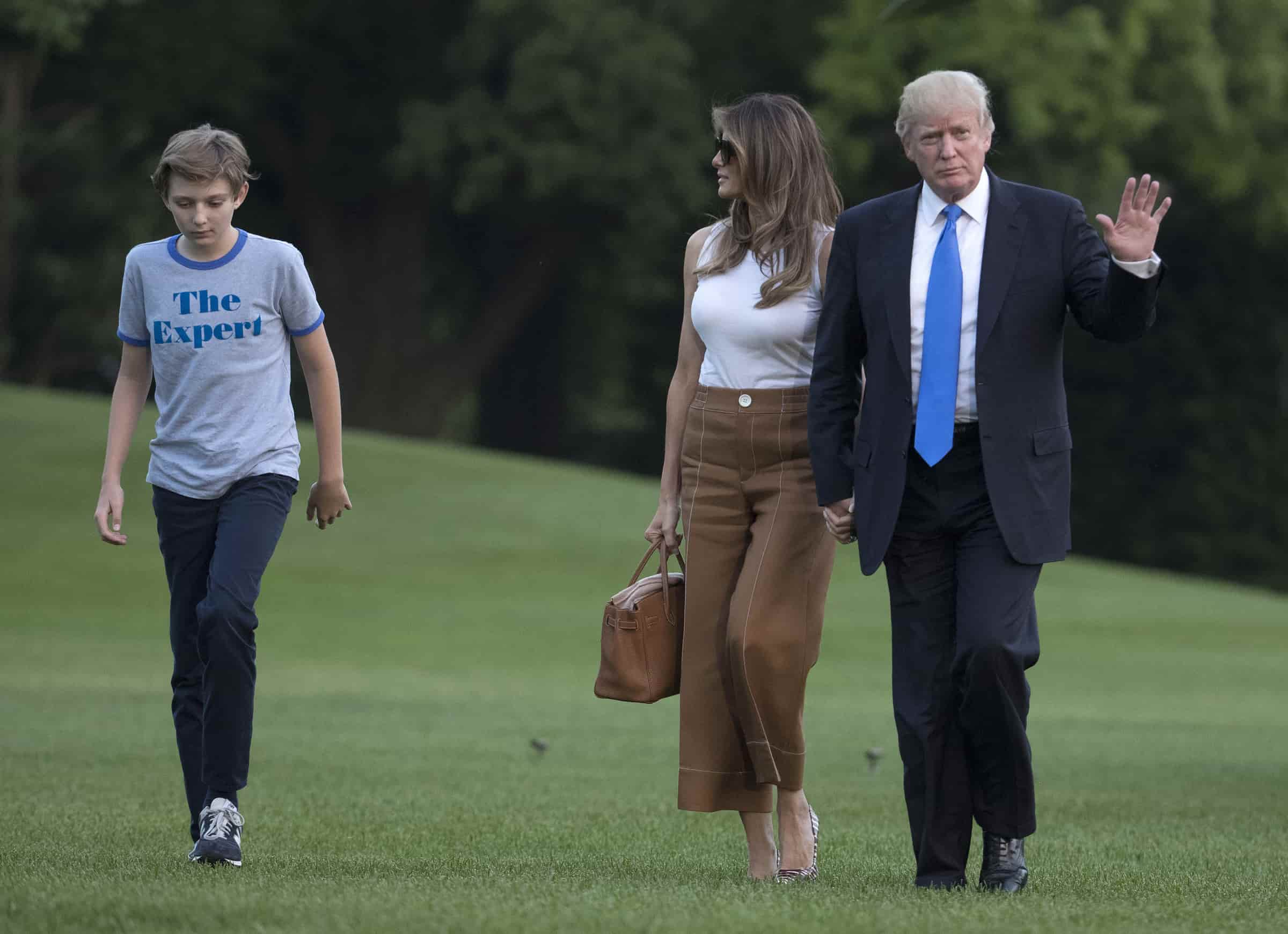 Melania Trump hiếm hoi xuất hiện hậu rời nhà trắng: Vẫn mặc sang chảnh, tay không rời túi 600 triệu - 7