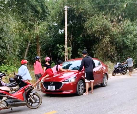 Tin tức 24h: Diễn biến mới vụ đánh ghen ở Thanh Hóa, chồng tát vợ để nhân tình bỏ chạy - 1