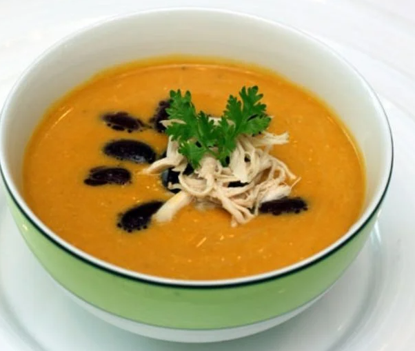 Cháo thịt gà bí đỏ cho bé ăn dặm