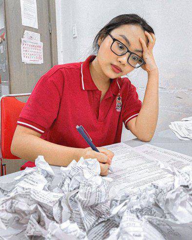 Hình ảnh đáng yêu và hài hước của Phương Mỹ Chi trong thời gian căng thẳng vì ôn thi tốt nghiệp.