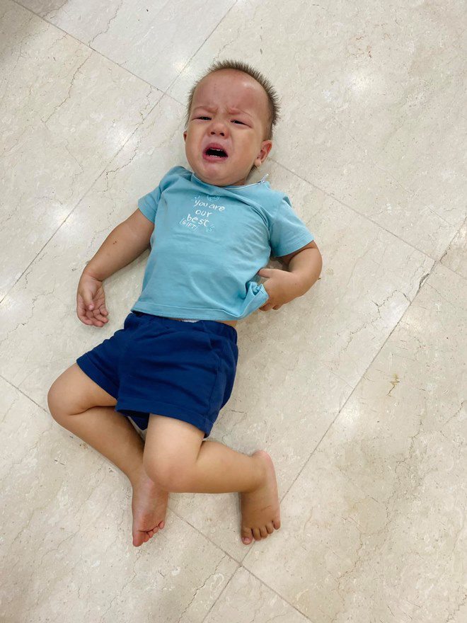 Vẫn là cậu bé Ruốc ăn vạ đây!