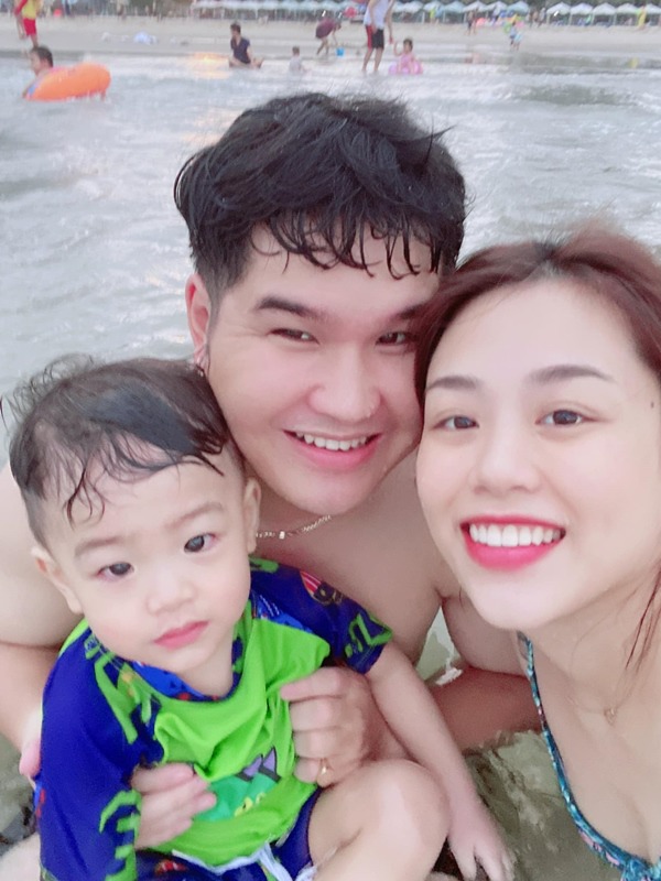 Gia đình nhỏ hạnh phúc ngoài đời thực của Đức Anh.