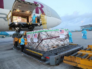 Hai triệu liều vắc-xin Moderna từ Mỹ về đến Việt Nam
