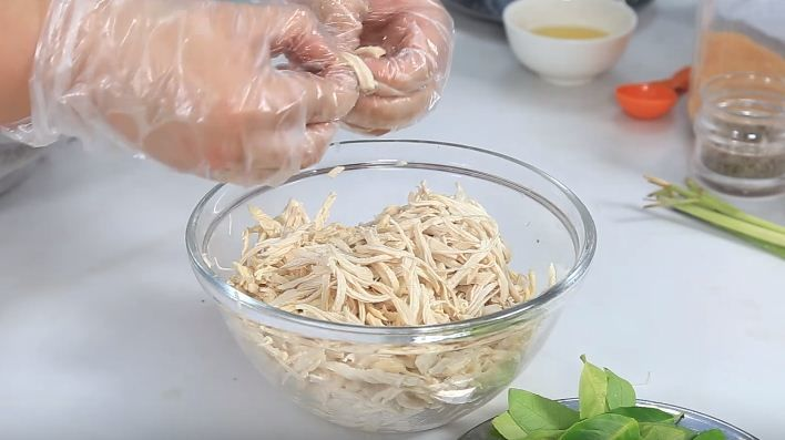 Cách nấu 3 món cháo thịt gà cho bé với các loại rau củ - 2