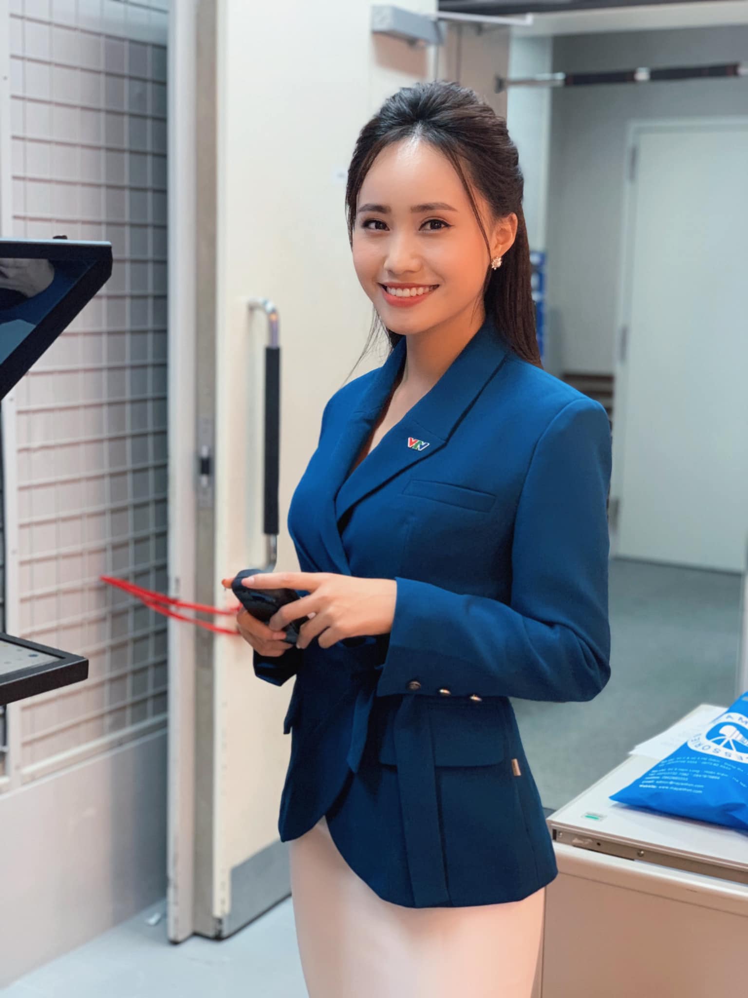 img srchttps://cdn.eva.vn/upload/3-2021/images/2021-07-13/btv-thoi-tiet-xinh-nhu-hoa-hau-lo-hinh-anh-doi-thuong-len-tieng-ve-luong-70-trieuthang-188316838_10208387213113831_6184125674984708345_n-1626165614-633-width1414height2048.jpg width660 /