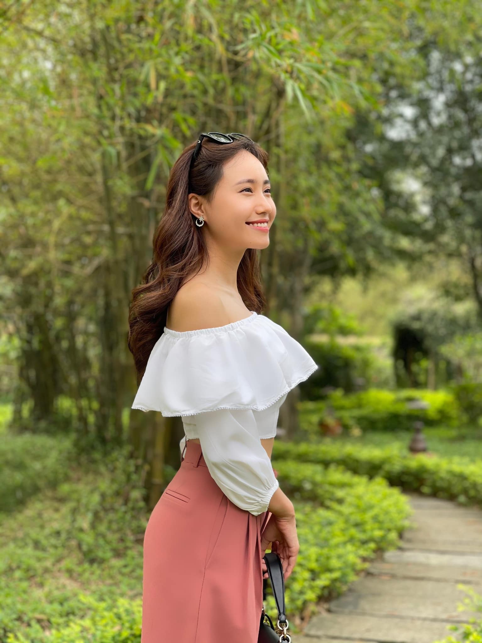 img srchttps://cdn.eva.vn/upload/3-2021/images/2021-07-13/btv-thoi-tiet-xinh-nhu-hoa-hau-lo-hinh-anh-doi-thuong-len-tieng-ve-luong-70-trieuthang-138984600_10207874762222879_6031513310175946582_n-1626165613-866-width1284height1926.jpg width660 /