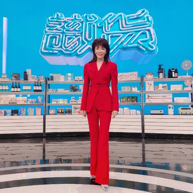 Trịnh Du Linh dù mặt biến dạng nhưng vóc dáng vẫn rất mảnh mai.