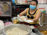 Tin tức - Ấm lòng Sài Gòn: Rủ nhau nấu cơm có thịt, trao tay người lang thang mưu sinh lúc giãn cách