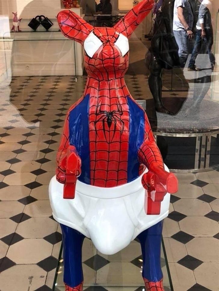 Người nhện kăng-gu-ru mặc bỉm ư? Hóa ra không có gì là không thể.