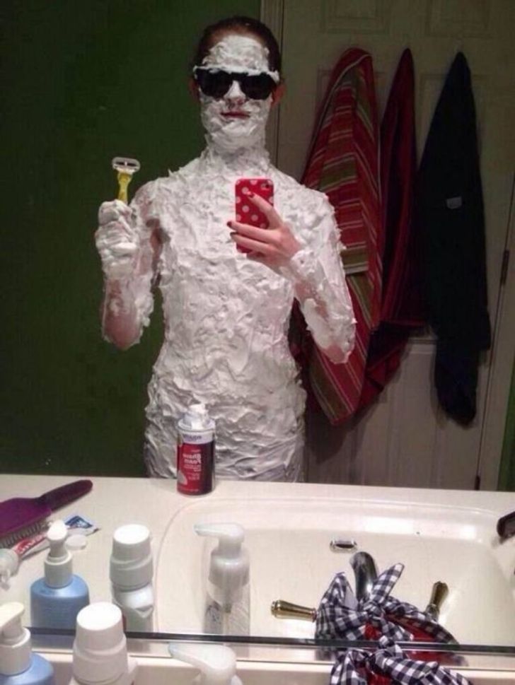 Hóa ra chỉ một lọ kem cạo râu là đủ cho tất cả!