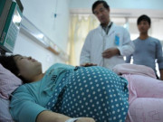 Bà bầu - Sản phụ 20 tuổi khăng khăng từ chối bác sĩ nam đỡ đẻ, mẹ chồng tức giận quát: "Im ngay"