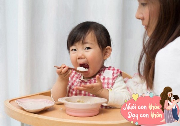 Con qua mốc 2 tuổi, mẹ nhớ nuôi con bằng quy tắc “3 hơn, 3 bắt đầu, 3 kiểm soát” - 9