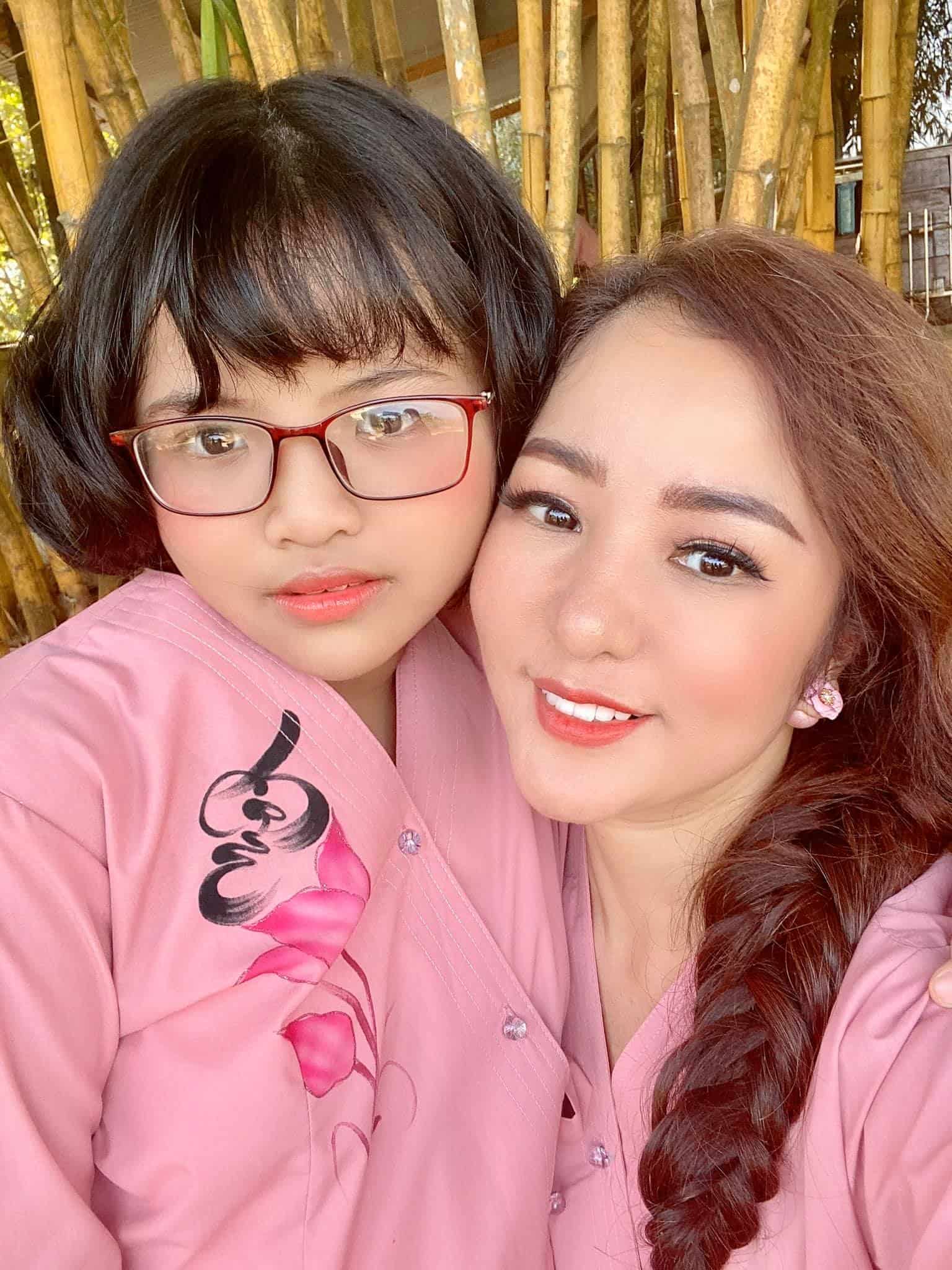 Khóa cửa nhà 10 tỷ ở Việt Nam, Thúy Nga cùng con gái sống sang chảnh ở biệt thự Mỹ - 14