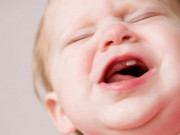 Làm mẹ - Trẻ sốt mọc răng 39 độ có nguy hiểm không, bố mẹ cần làm gì?