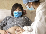 Bà bầu - Vợ đẻ mổ được 8 ngày, bác sĩ hỏi người chồng một câu rồi mắng: "Không xứng làm chồng!"