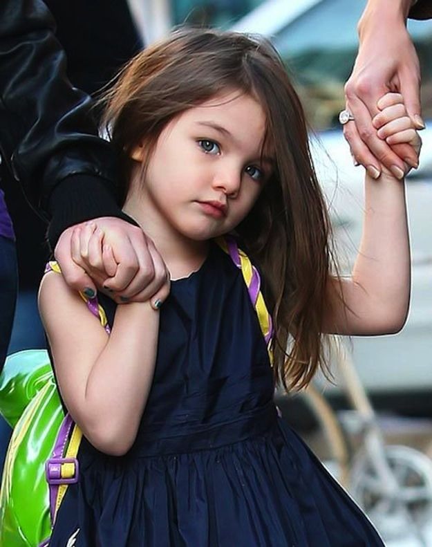 Suri Cruise 15 tuổi cao 1m7, chăm mặc đồ gợi cảm khoe eo thon, chân dài giống mẹ - 10