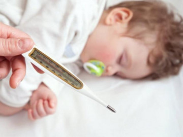 Trẻ sốt 39 độ phải làm gì và những lưu ý khi trẻ sốt cao?