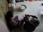 Tin tức - Xóm vé số Sài Gòn khắc khoải nhưng đầy tình thân giữa những con người vốn xa lạ