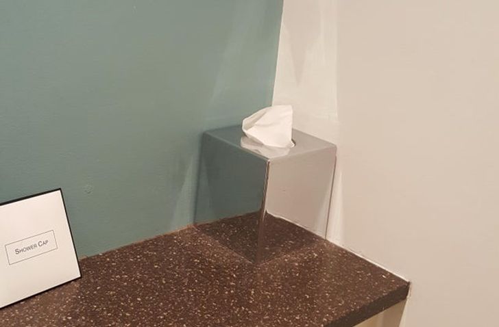 Hộp giấy này chắc hẳn sẽ khiến nhiều người phải bối rối. 