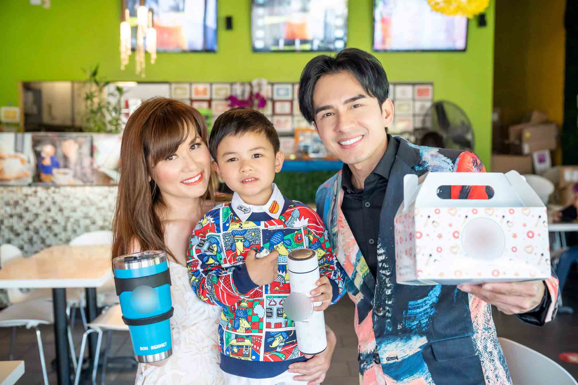 Đan Trường cũng thừa nhận anh rất ít gần gũi con nhưng tình cảm cả hai vẫn luôn gắn kết.