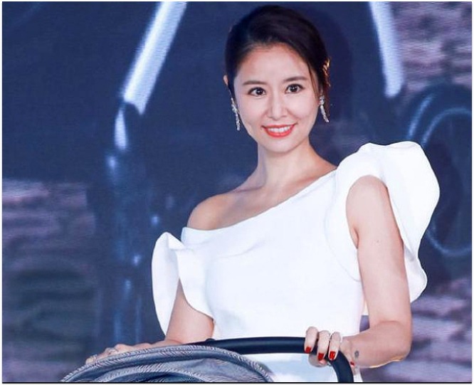 Lâm Tâm Như vừa bị khui lại chuyện từng bị tát trong quá khứ.