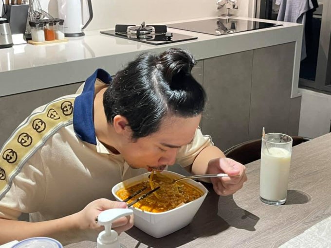 Hình ảnh được Hari Won chia sẻ về những ngày tránh dịch của ông xã.