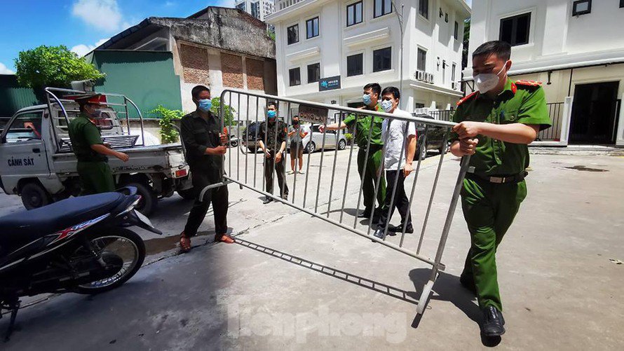 Xuất hiện nhiều ca mắc trong cộng đồng, Hà Nội yêu cầu người dân ở tại nhà - 1